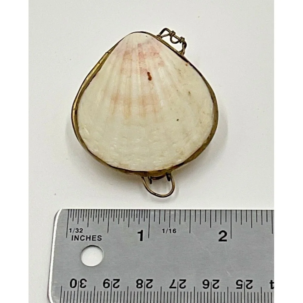 Vintage Handmade Seashell Pill Box Brass Tone Nautical‎